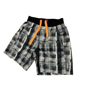 Lululemon Men’s Unlined White Gray Black Checkered Sz M 8” Pilates Yoga Running